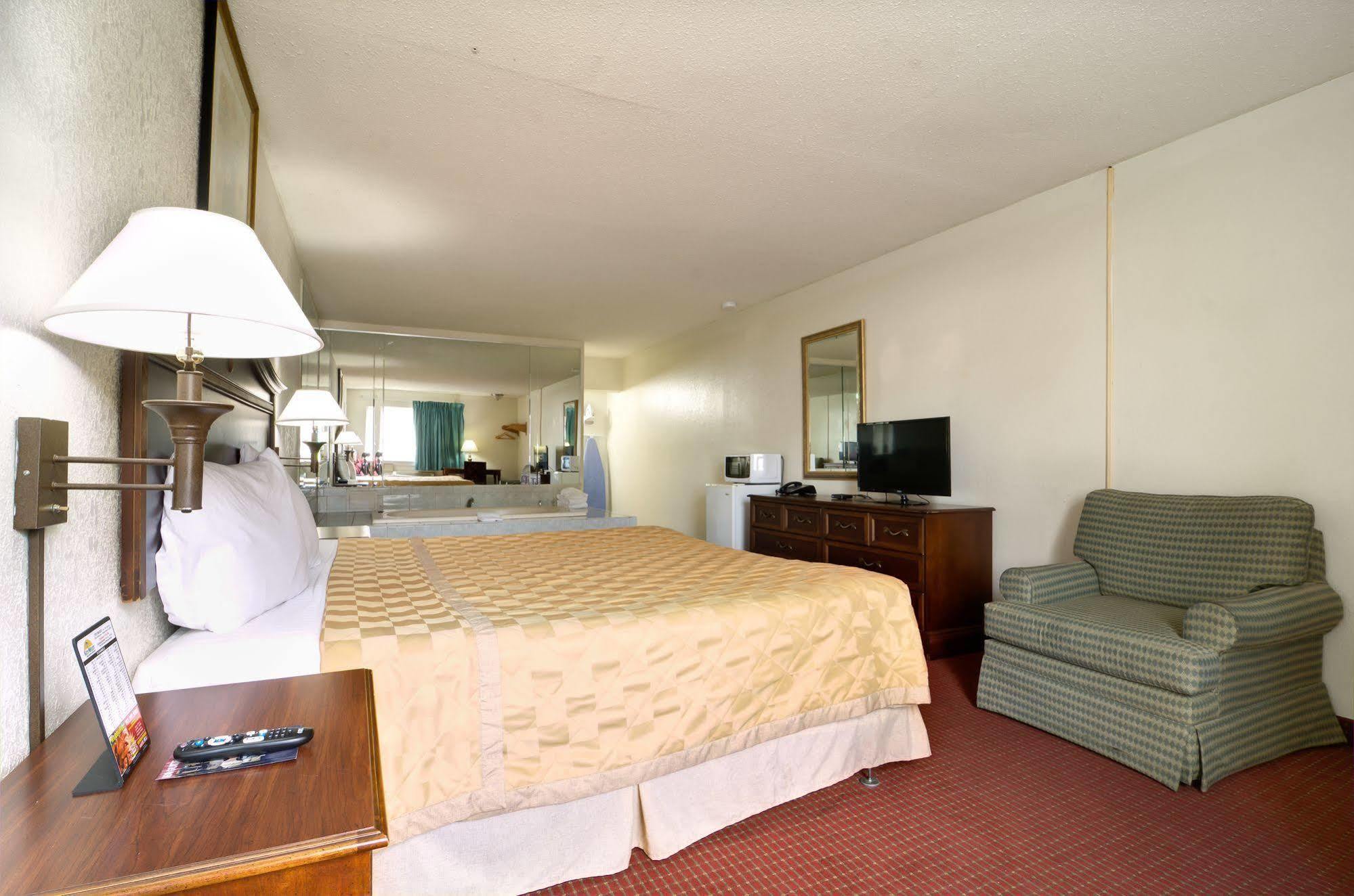 Key West Inn - Newport News Exterior foto